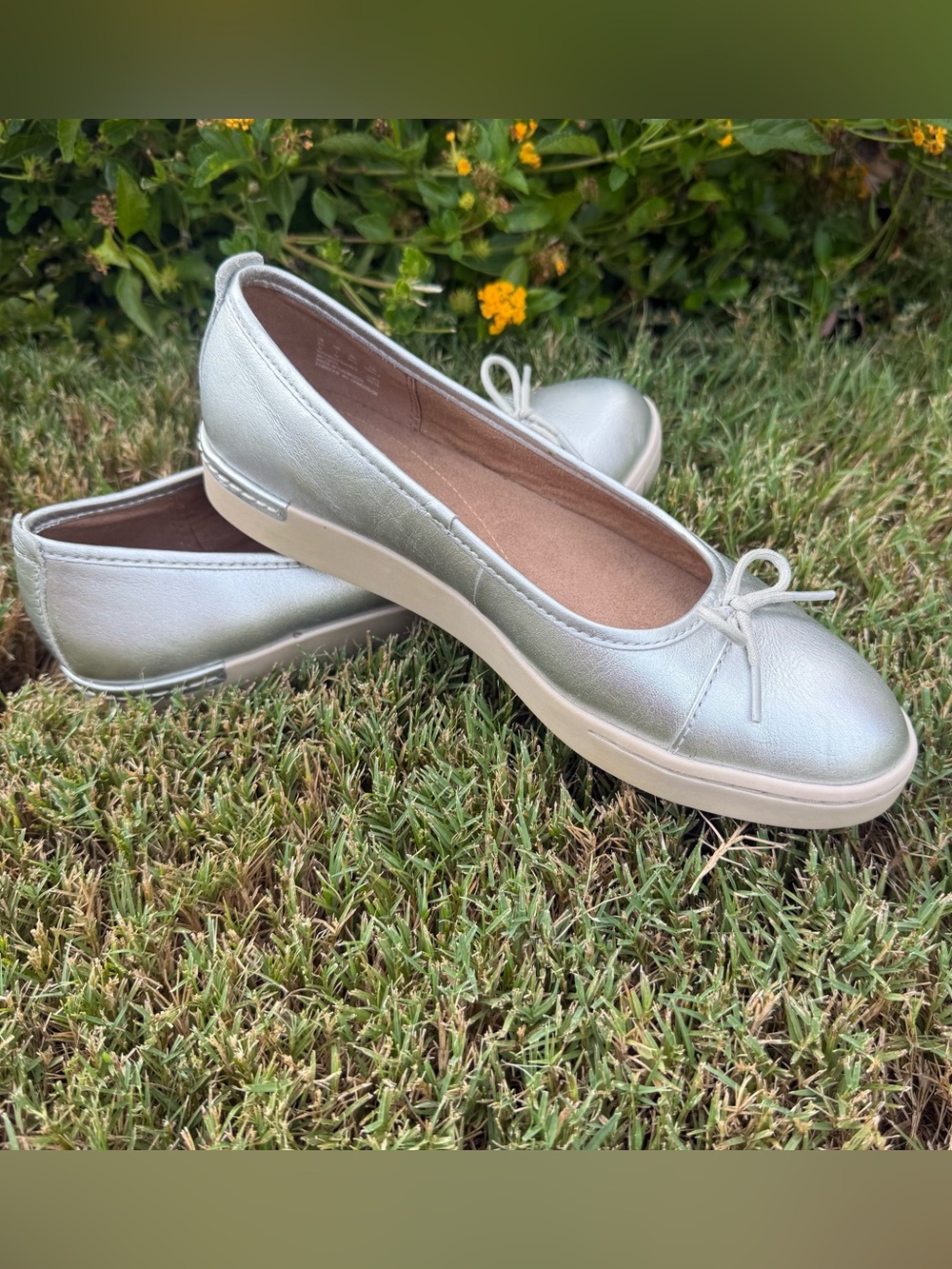 Clarks Fawna Lily leather Ballet Flat Silver Women’s Size 7 Shoes